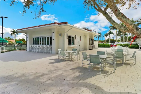 $2,000 | 228 Fox Glen Drive, Unit 3204, Naples, FL 34104