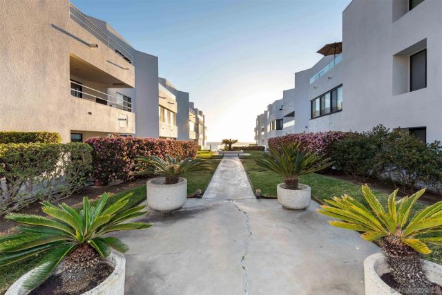 a house view with outdoor space and sitting space