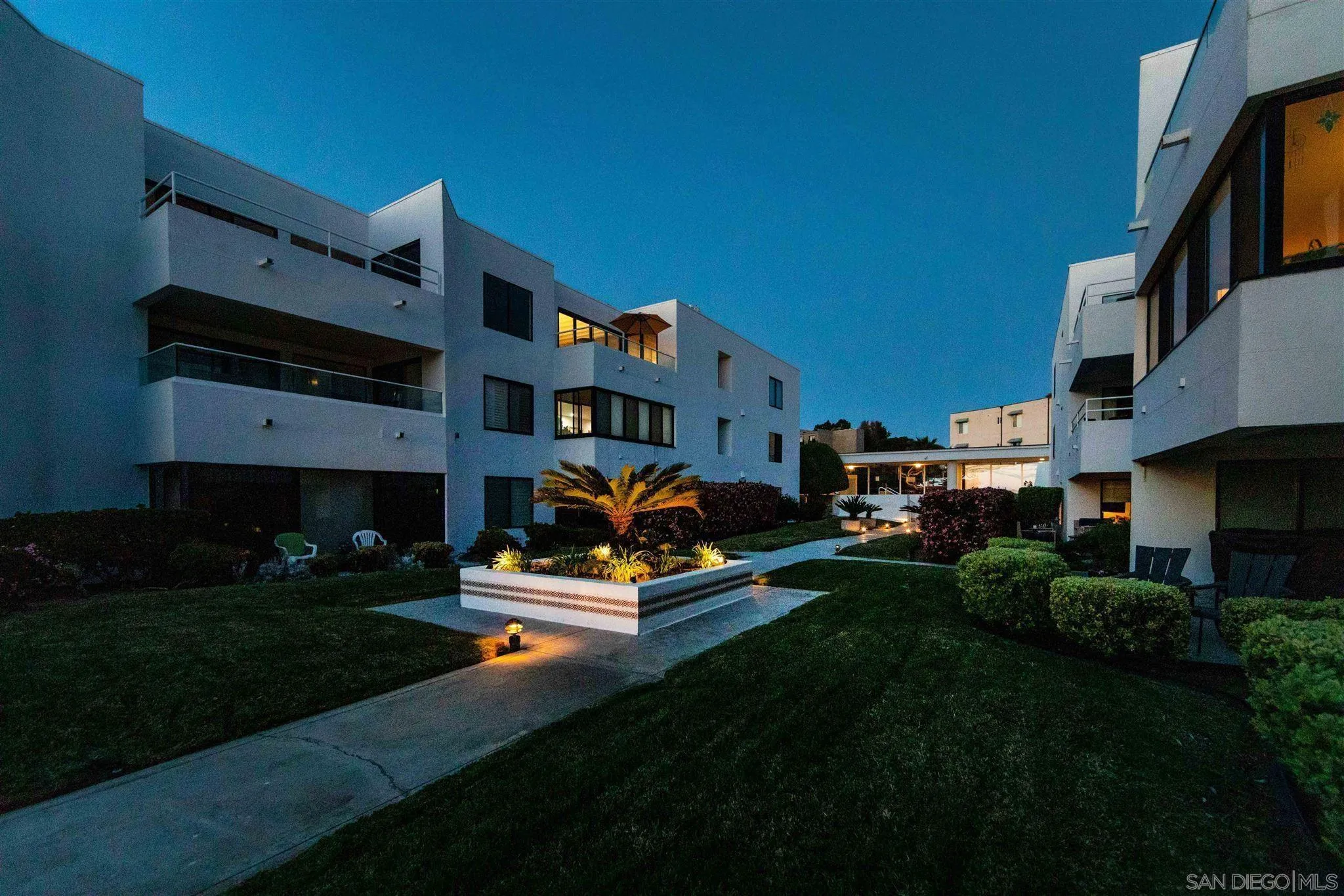 100 Coast Boulevard, Unit 308 La Jolla, CA 92037 - Photo 35 of 40 a house view with outdoor space and sitting space