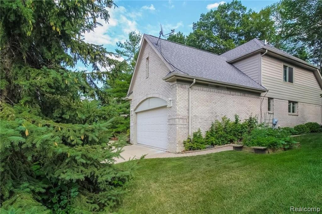 522 Bloomer Ridge Drive Rochester, MI 48307 - Photo 4 of 38