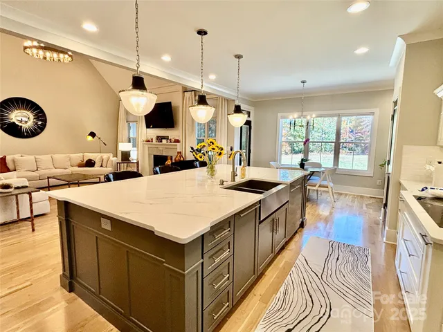 $995,000 | 108 41st Avenue Northwest, Hickory, NC 28601