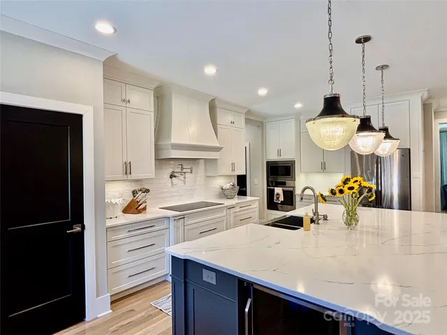 $995,000 | 108 41st Avenue Northwest, Hickory, NC 28601