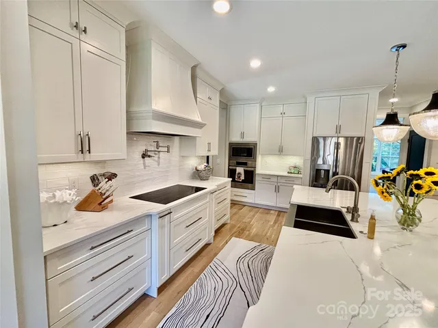 $995,000 | 108 41st Avenue Northwest, Hickory, NC 28601