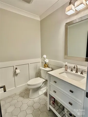 $995,000 | 108 41st Avenue Northwest, Hickory, NC 28601