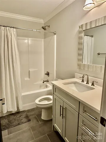 $995,000 | 108 41st Avenue Northwest, Hickory, NC 28601