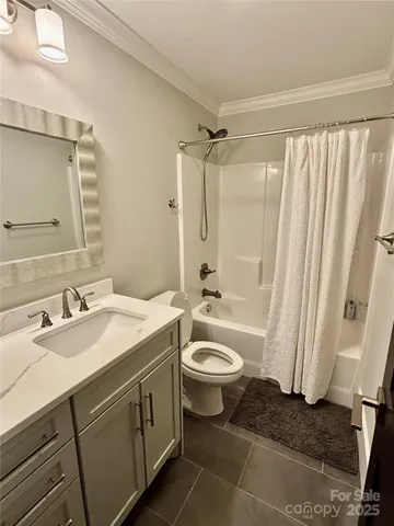 $995,000 | 108 41st Avenue Northwest, Hickory, NC 28601