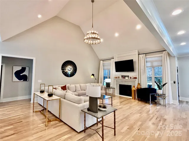 $995,000 | 108 41st Avenue Northwest, Hickory, NC 28601