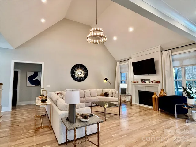 $995,000 | 108 41st Avenue Northwest, Hickory, NC 28601