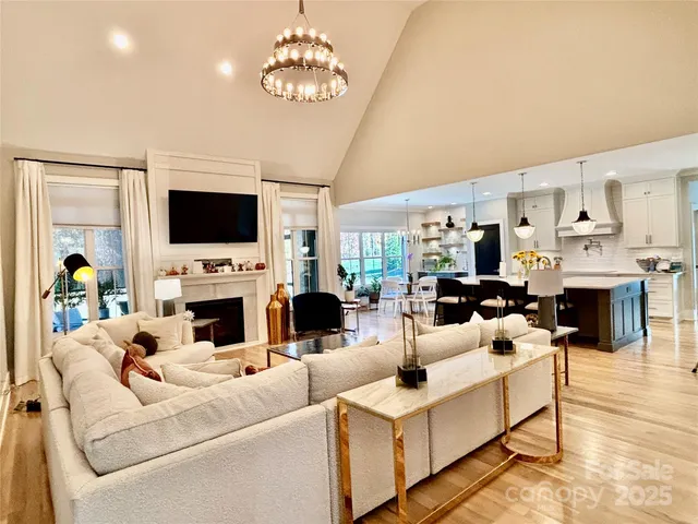 $995,000 | 108 41st Avenue Northwest, Hickory, NC 28601