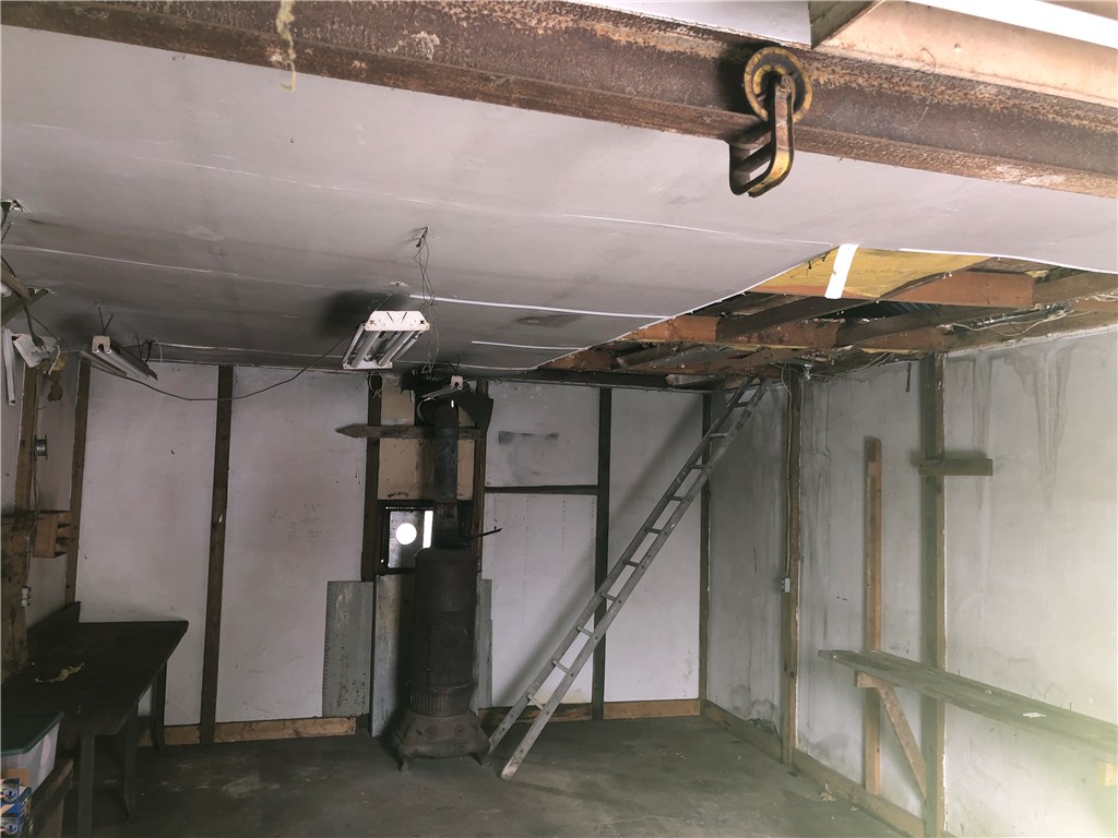 0 Macedon Center Road Macedon, NY 14502 - Photo 4 of 18 Large barn bay with thick, cement floor, steel bea