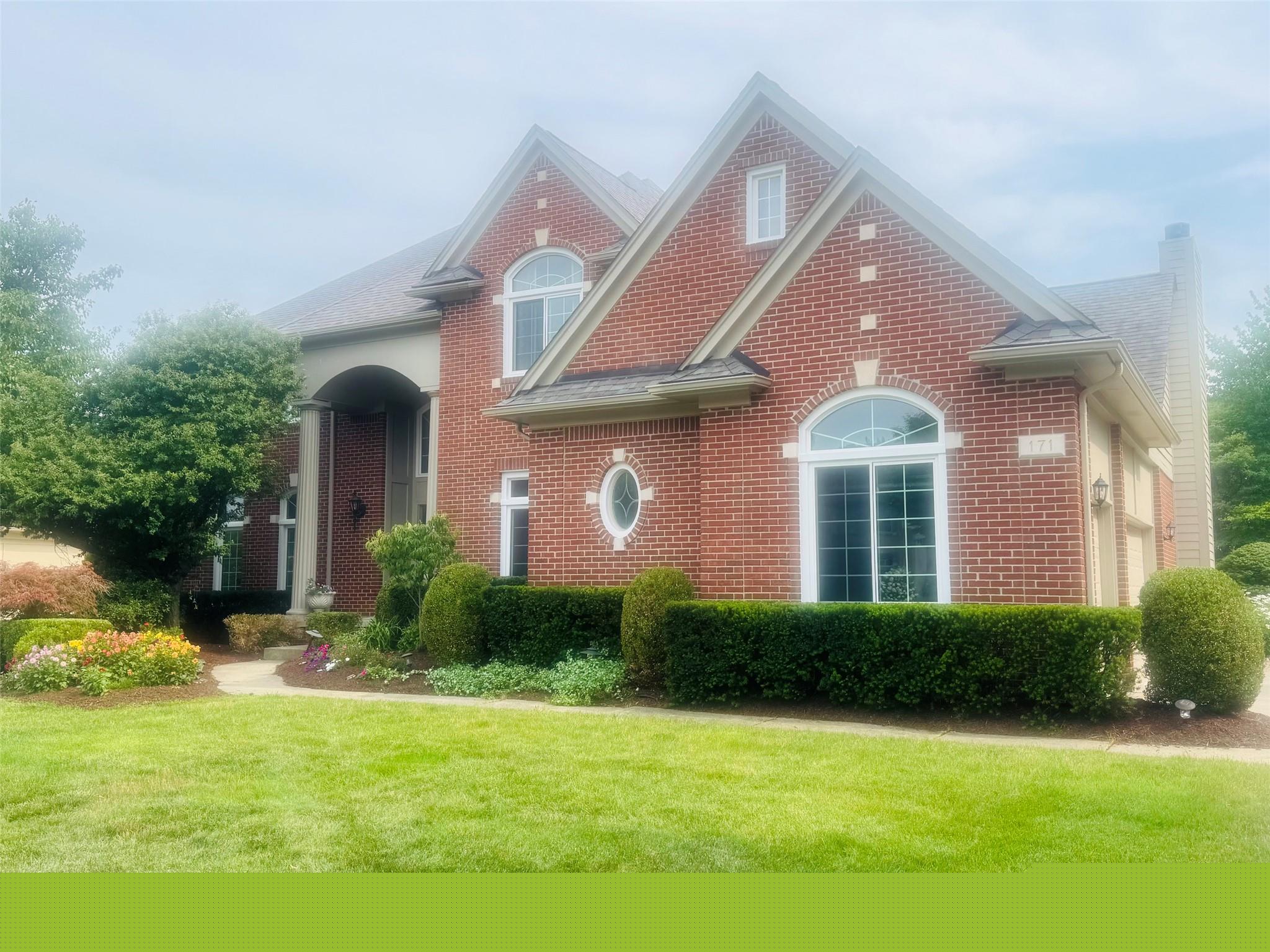 Gorgeous curb appeal 