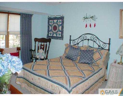 13 Harding Avenue Edison, NJ 08820 - Photo 8 of 10 Gallery Image 8