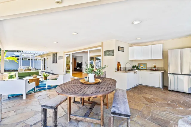 $2,800,000 | 738 Kanaha Street, Kailua, HI 96734