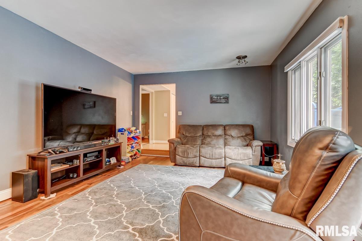 2733 Delaware Drive Springfield, IL 62702 - Photo 5 of 30