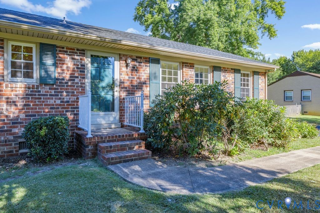11210 Celtic Road Chesterfield, VA 23838 - Photo 4 of 39 a view of a house with a yard
