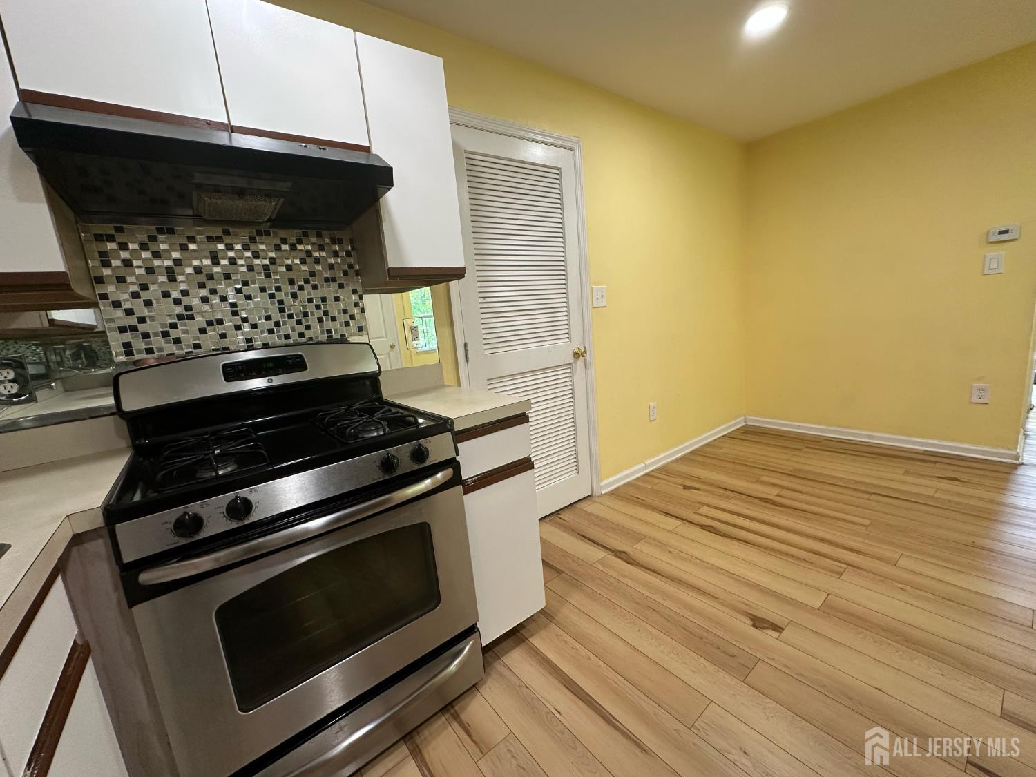 263 Prestwick Way Edison, NJ 08820 - Photo 7 of 30