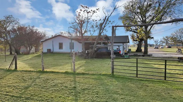 $399,900 | 19791 Highway 274, Kemp, TX 75143
