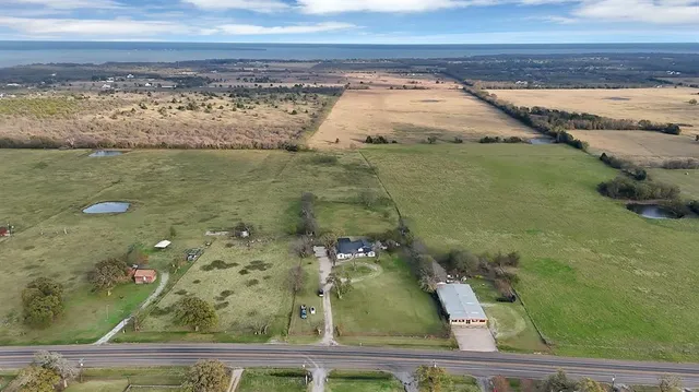 $399,900 | 19791 Highway 274, Kemp, TX 75143