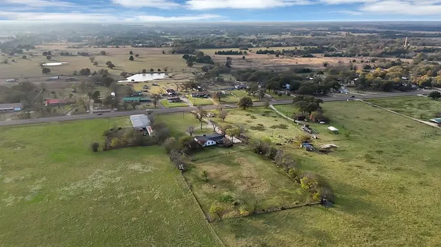 $399,900 | 19791 Highway 274, Kemp, TX 75143