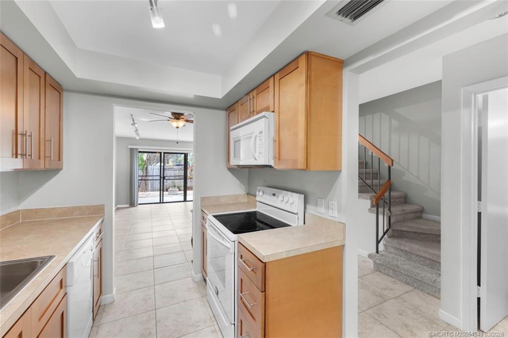 973 Northwest Spruce Ridge Drive, Unit 3 Stuart, FL 34994 - Photo 6 of 32