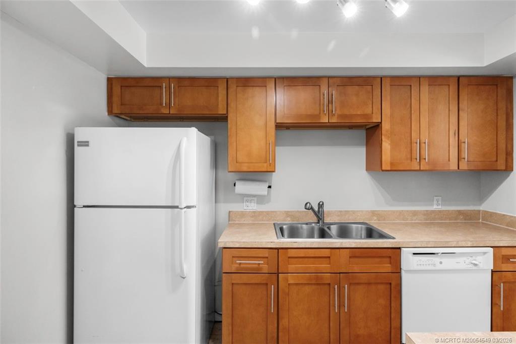 973 Northwest Spruce Ridge Drive, Unit 3 Stuart, FL 34994 - Photo 7 of 32