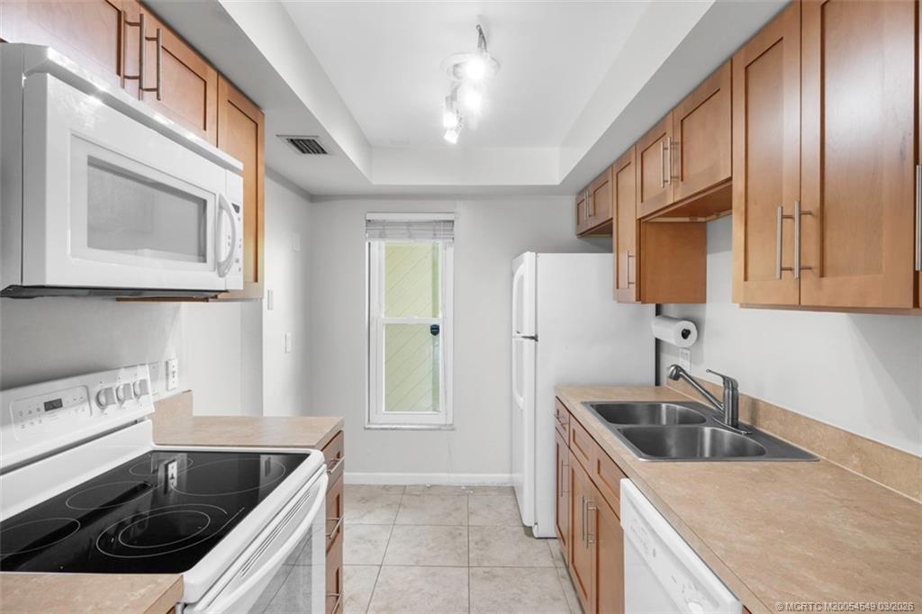 973 Northwest Spruce Ridge Drive, Unit 3 Stuart, FL 34994 - Photo 8 of 32