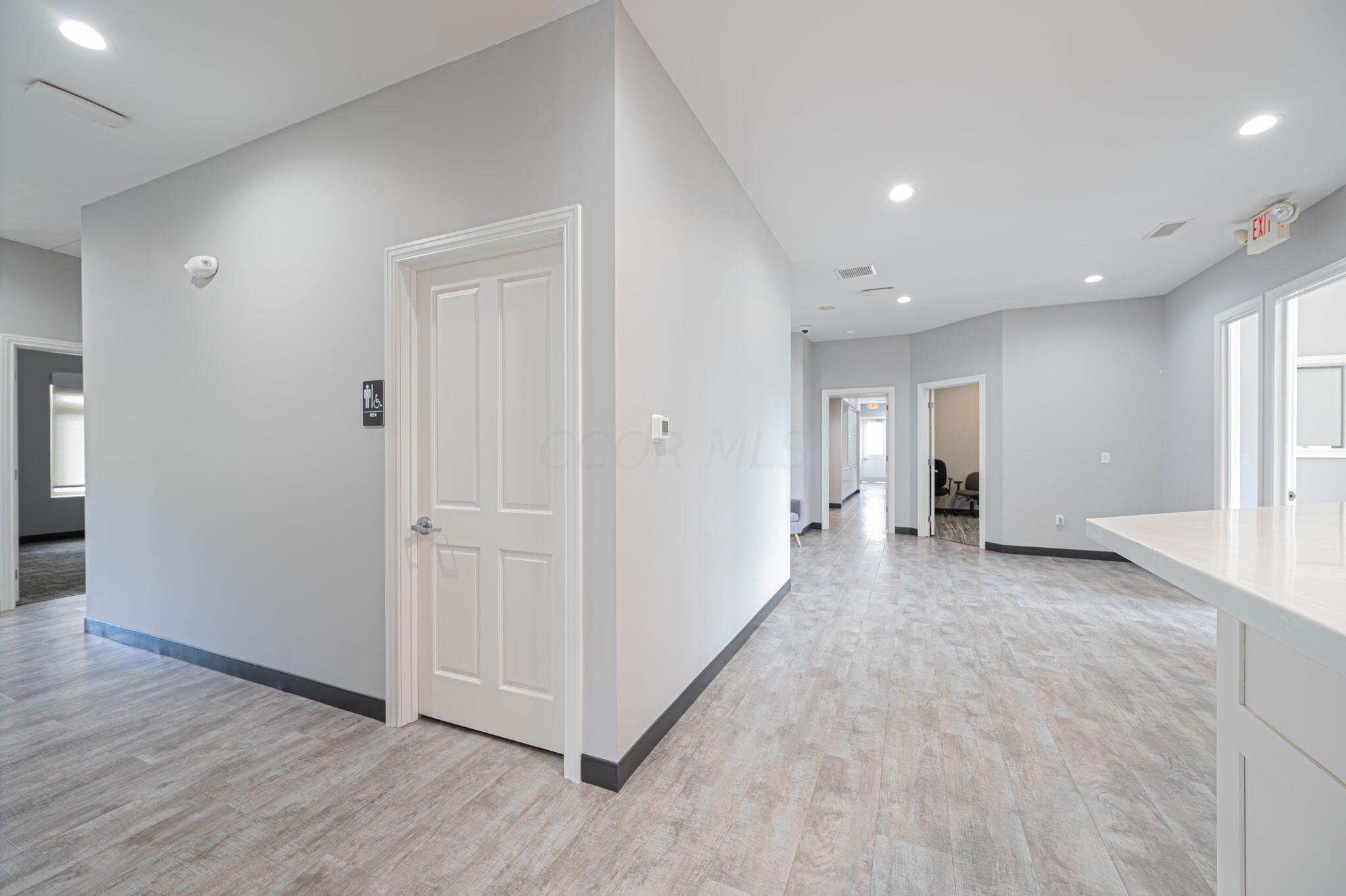 422 Beecher Road Columbus, OH 43230 - Photo 20 of 60 Interior Photo