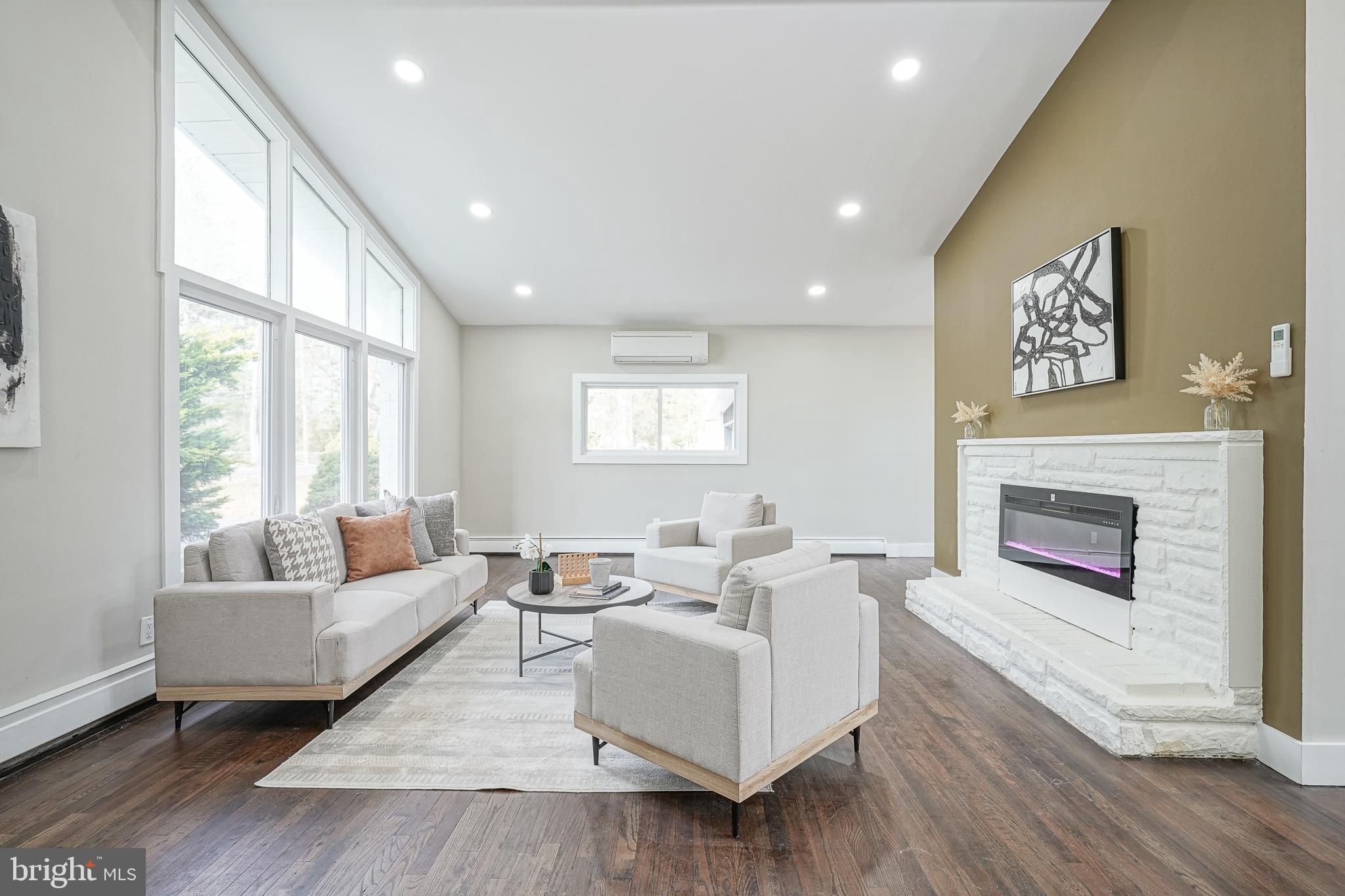 70 Cooper Tomlinson Road Medford, NJ 08055 - Photo 8 of 67 Living Room