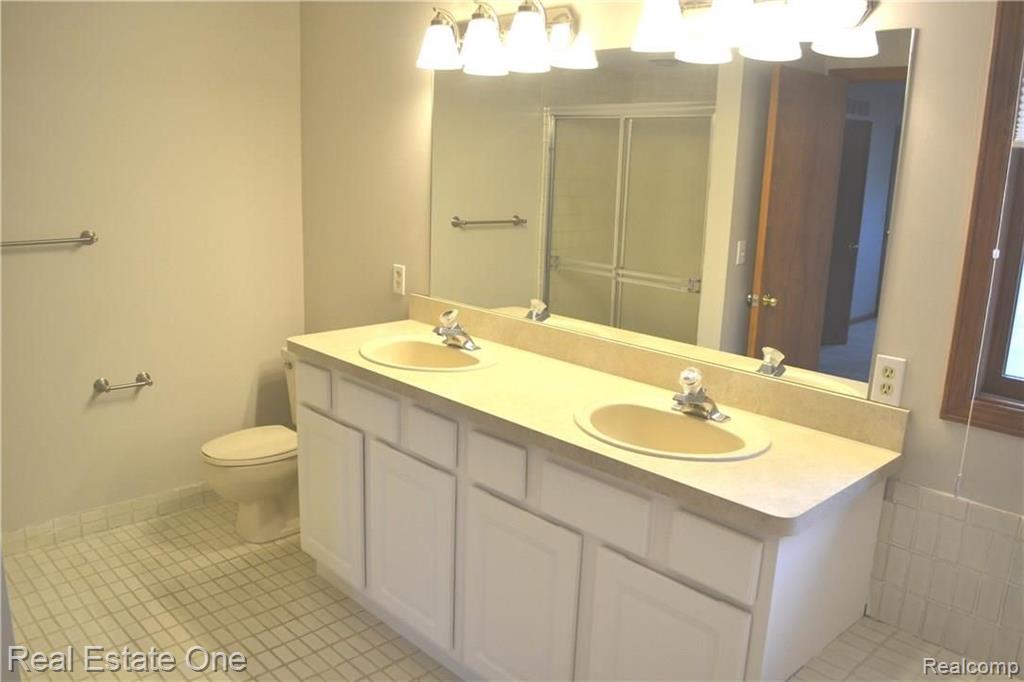 30992 Country Ridge Circle Farmington Hills, MI 48331 - Photo 27 of 40
