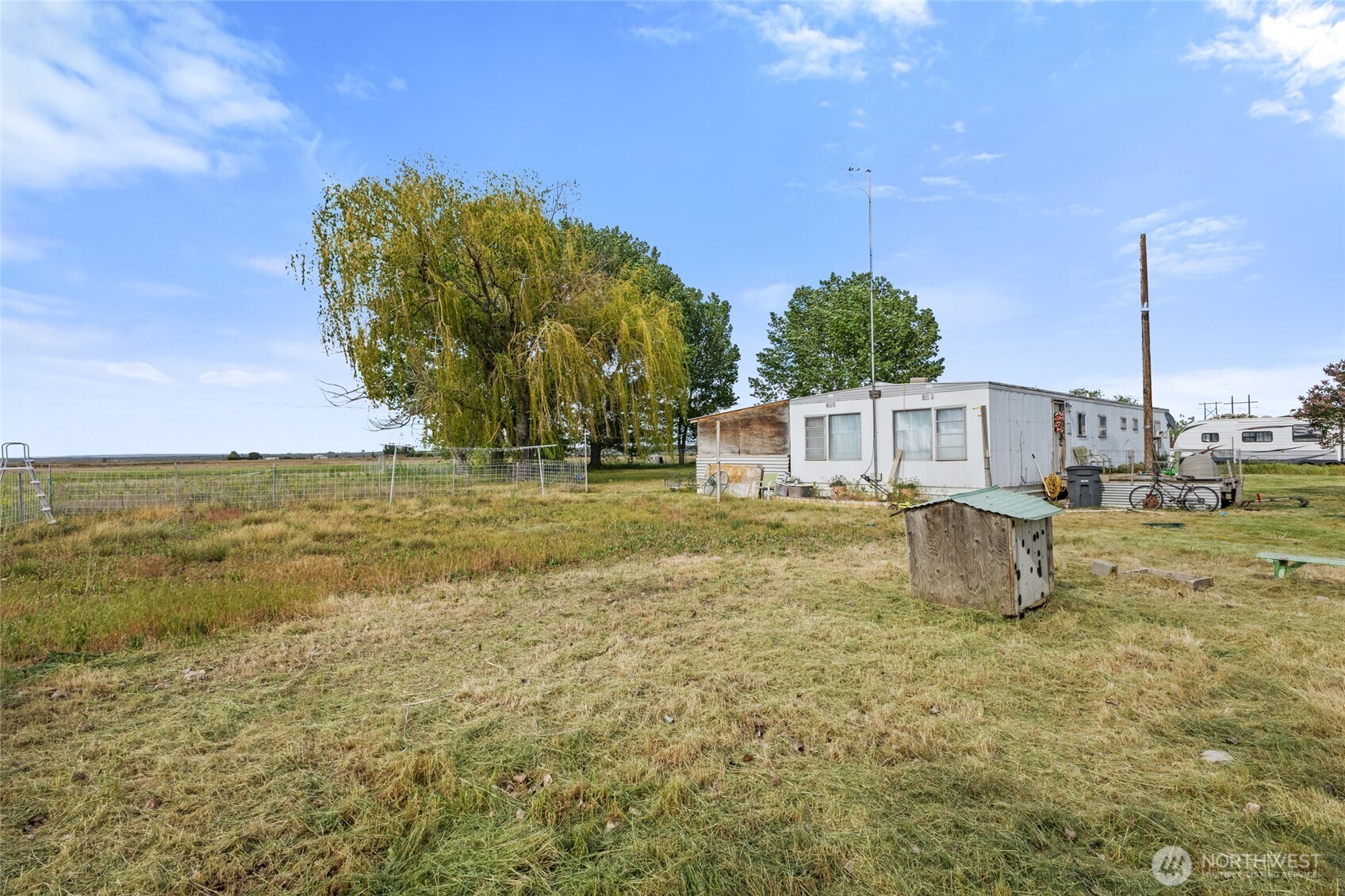 10575 H 8 Moses Lake, WA 98837 - Photo 4 of 9 a view of a house with a yard