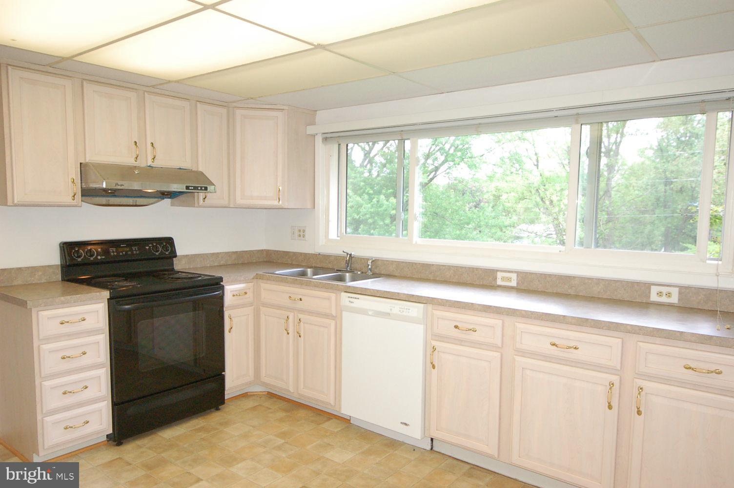 10517 Gorman Road Laurel, MD 20723 - Photo 2 of 46 Spacious kitchen