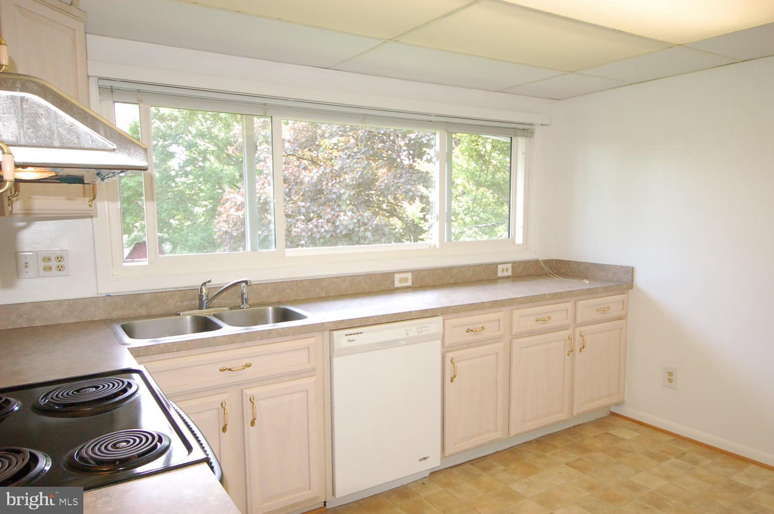 10517 Gorman Road Laurel, MD 20723 - Photo 4 of 46 Spacious kitchen