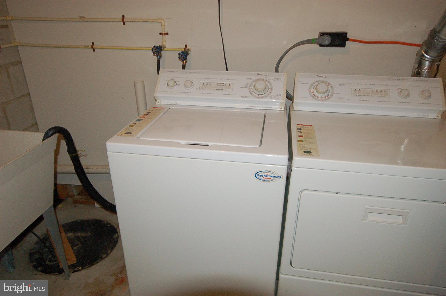 10517 Gorman Road Laurel, MD 20723 - Photo 35 of 46 Laundry with laundry tub
