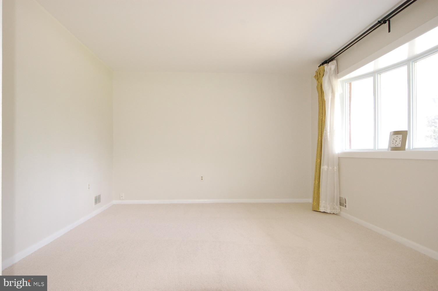 10517 Gorman Road Laurel, MD 20723 - Photo 7 of 46 Living room