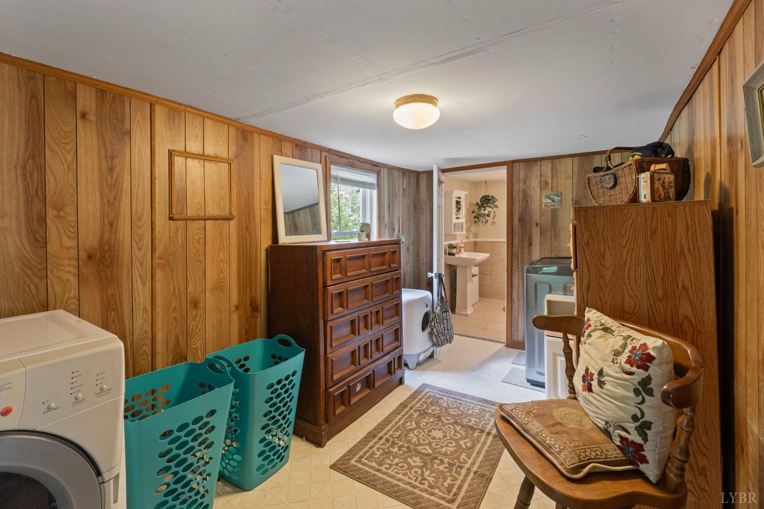 211 Shumaker Road Buckingham, VA 23921 - Photo 17 of 39 a living room with furniture and a gate