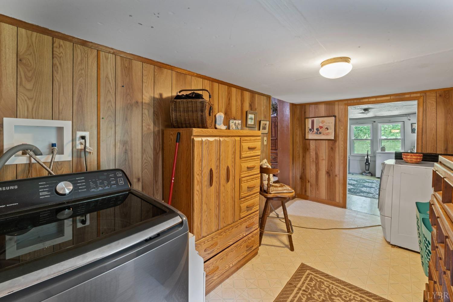 211 Shumaker Road Buckingham, VA 23921 - Photo 18 of 39 a kitchen with a stove and a refrigerator