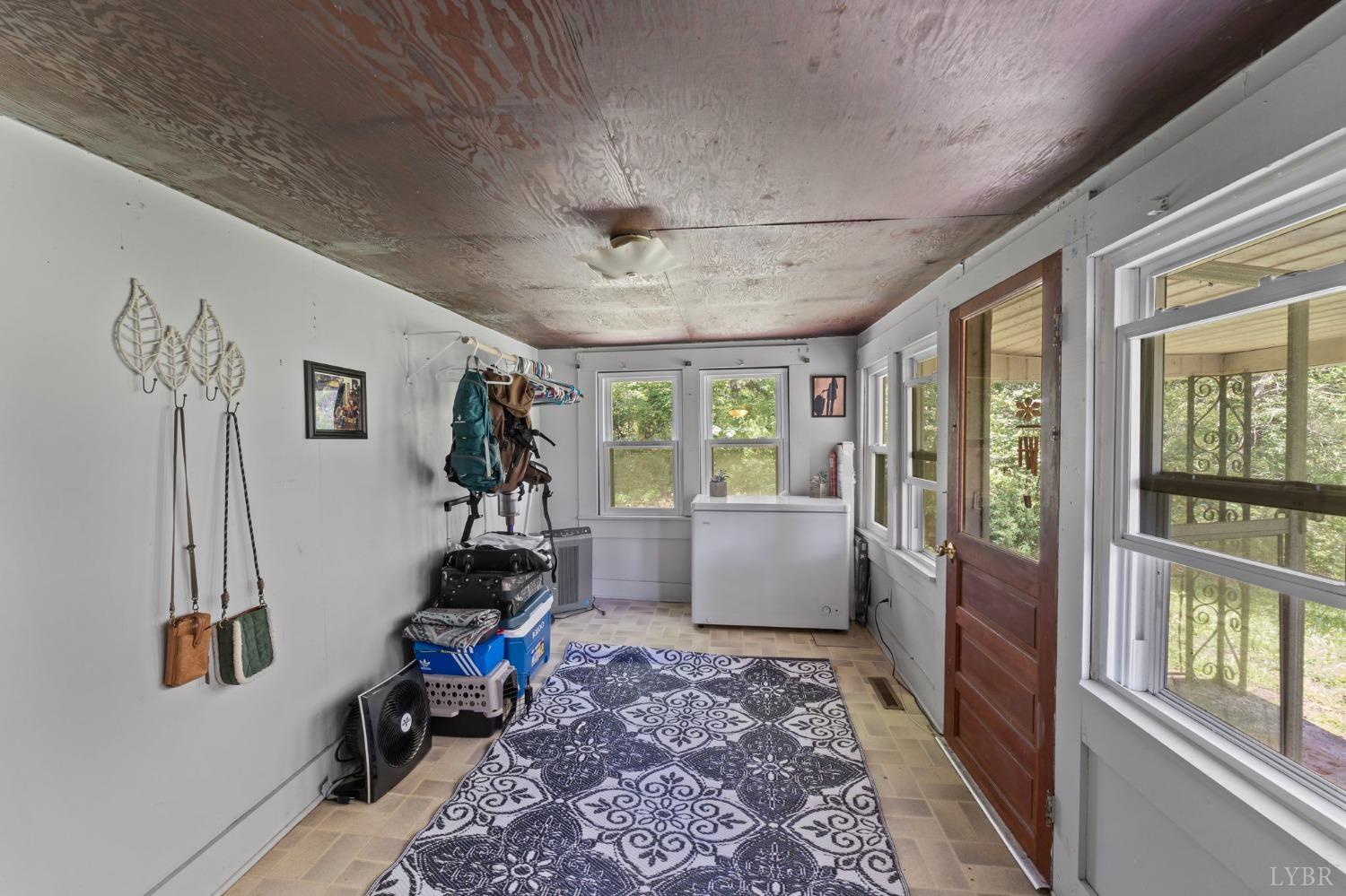 211 Shumaker Road Buckingham, VA 23921 - Photo 21 of 39 a living room with furniture and a window