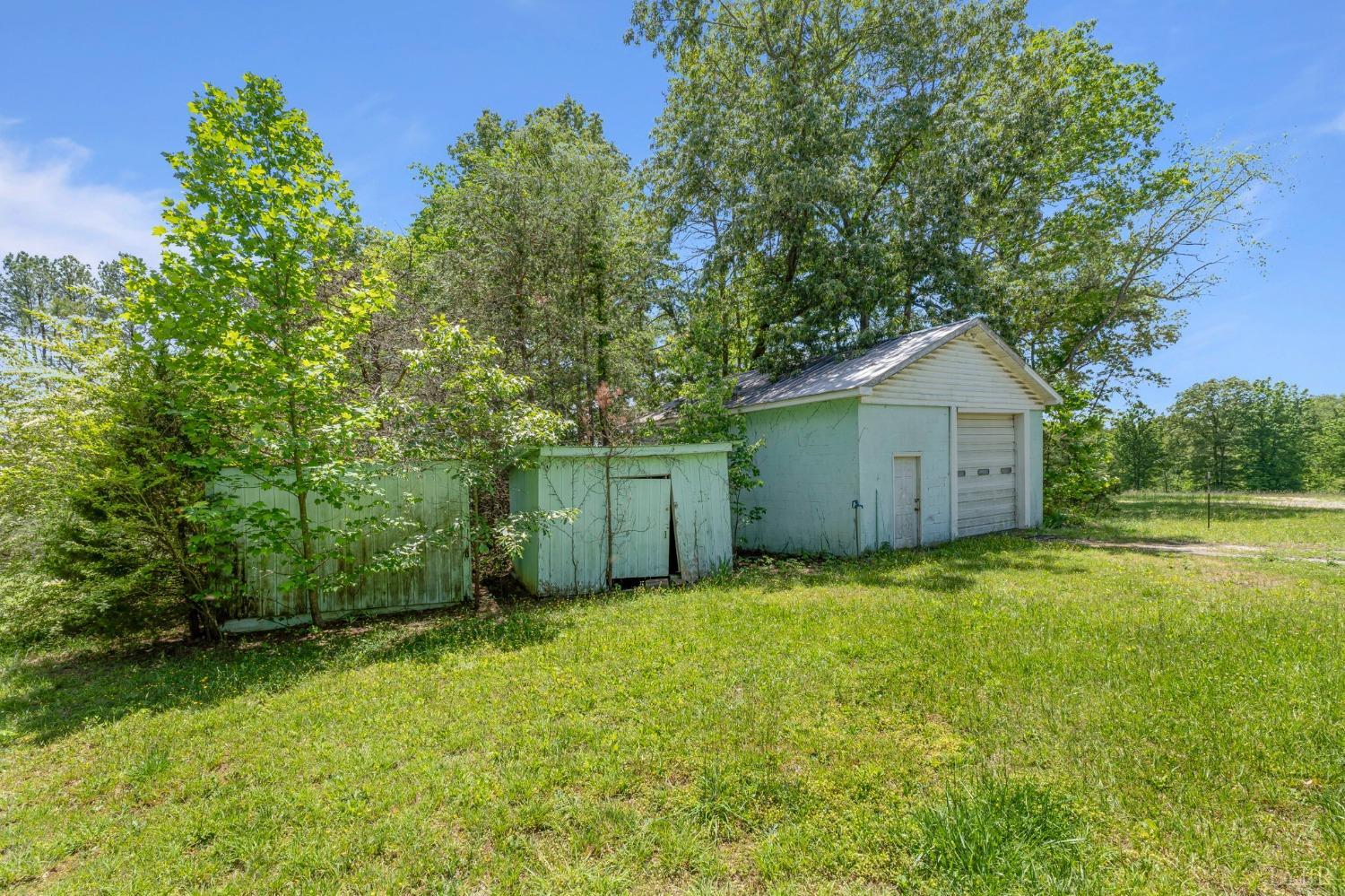 211 Shumaker Road Buckingham, VA 23921 - Photo 37 of 39 a backyard of a house