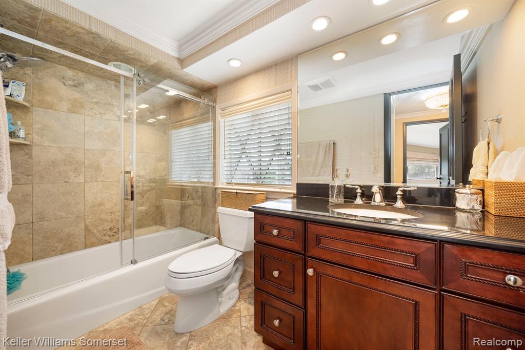 839 Cook Road Grosse Pointe Woods, MI 48236 - Photo 25 of 38