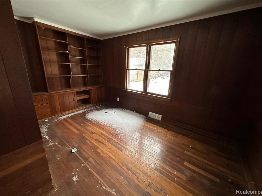 10125 Roxbury Street Detroit, MI 48224 - Photo 8 of 11