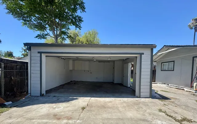a view of a livingroom with an empty space