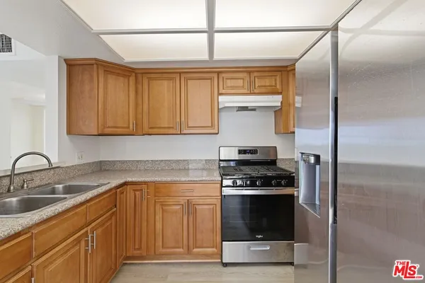 $2,595 | 1002 North Edgemont Street, Unit 7, Los Angeles, CA 90029