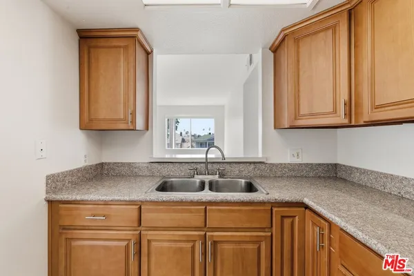 $2,595 | 1002 North Edgemont Street, Unit 7, Los Angeles, CA 90029