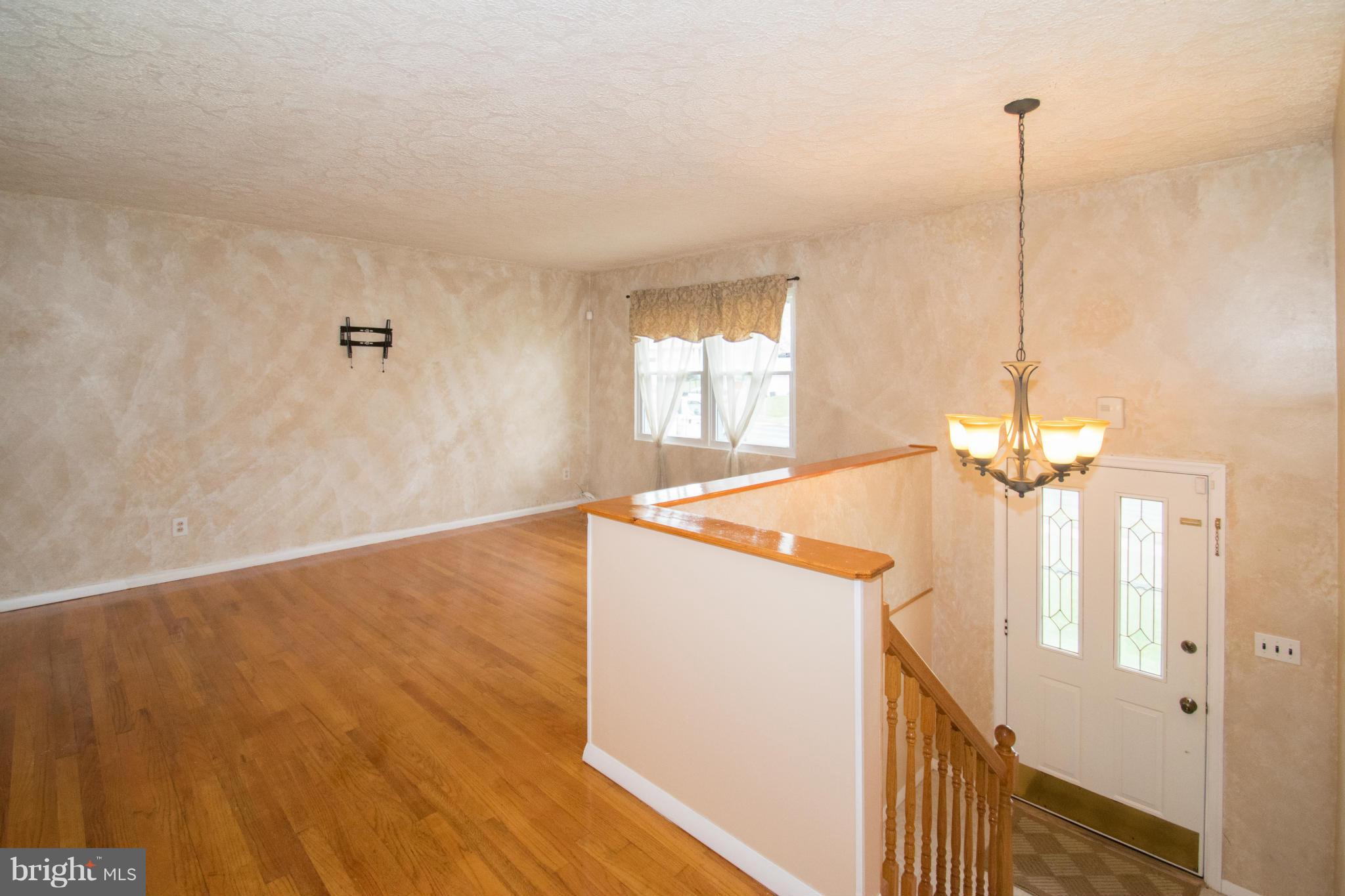 2019 Hanson Road Edgewood, MD 21040 - Photo 4 of 30 Living Room