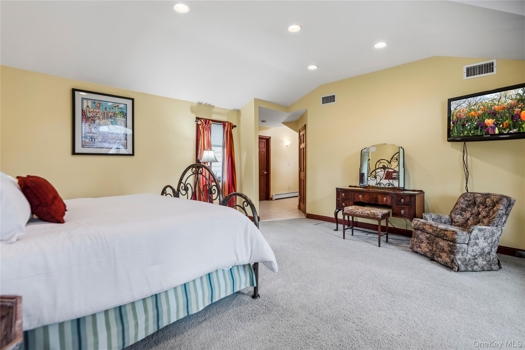 565 Mohawk Road West West Hempstead, NY 11552 - Photo 34 of 48