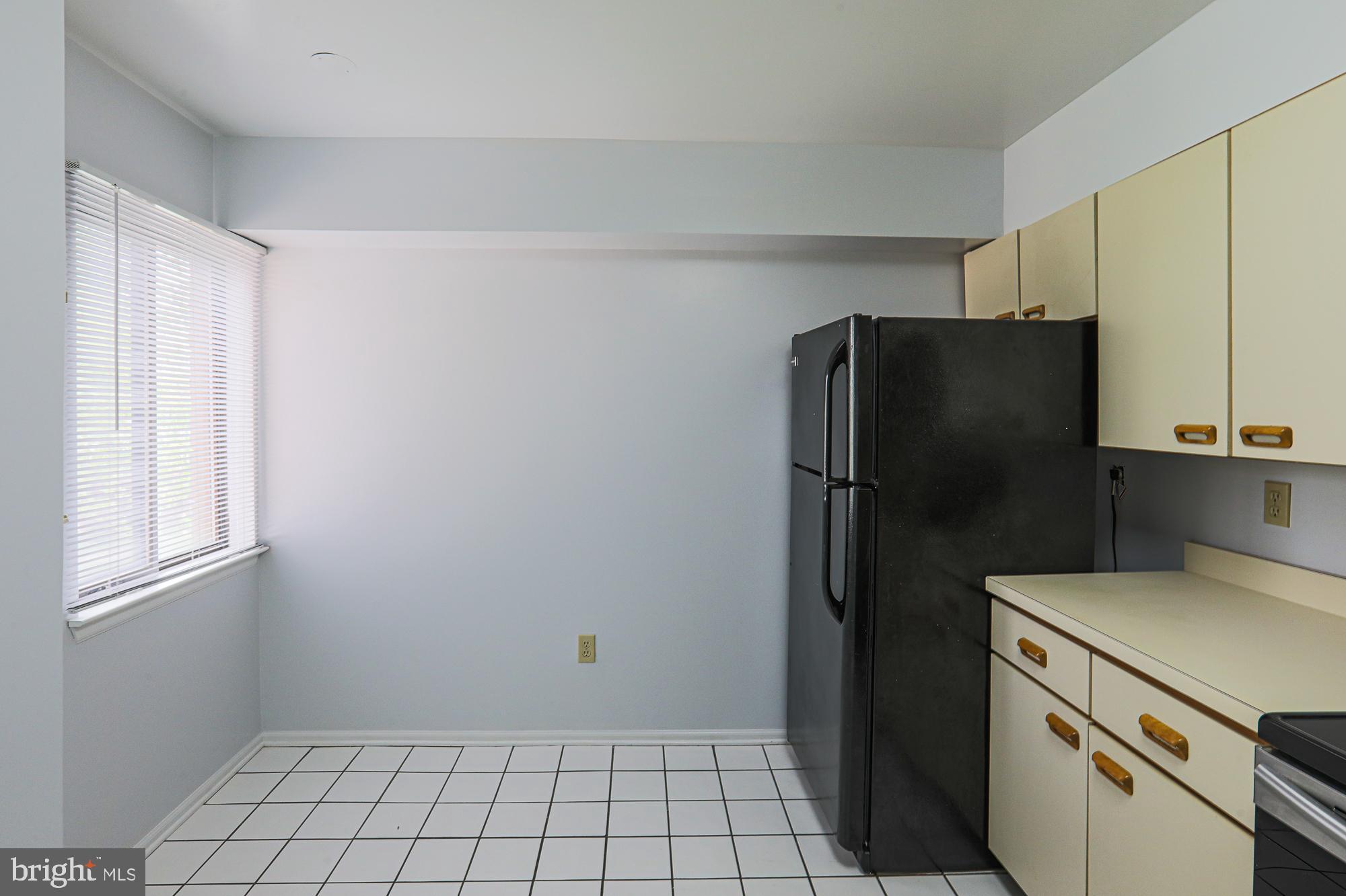 2901 Fallstaff Road, Unit 302 Baltimore, MD 21209 - Photo 13 of 35 Kitchen