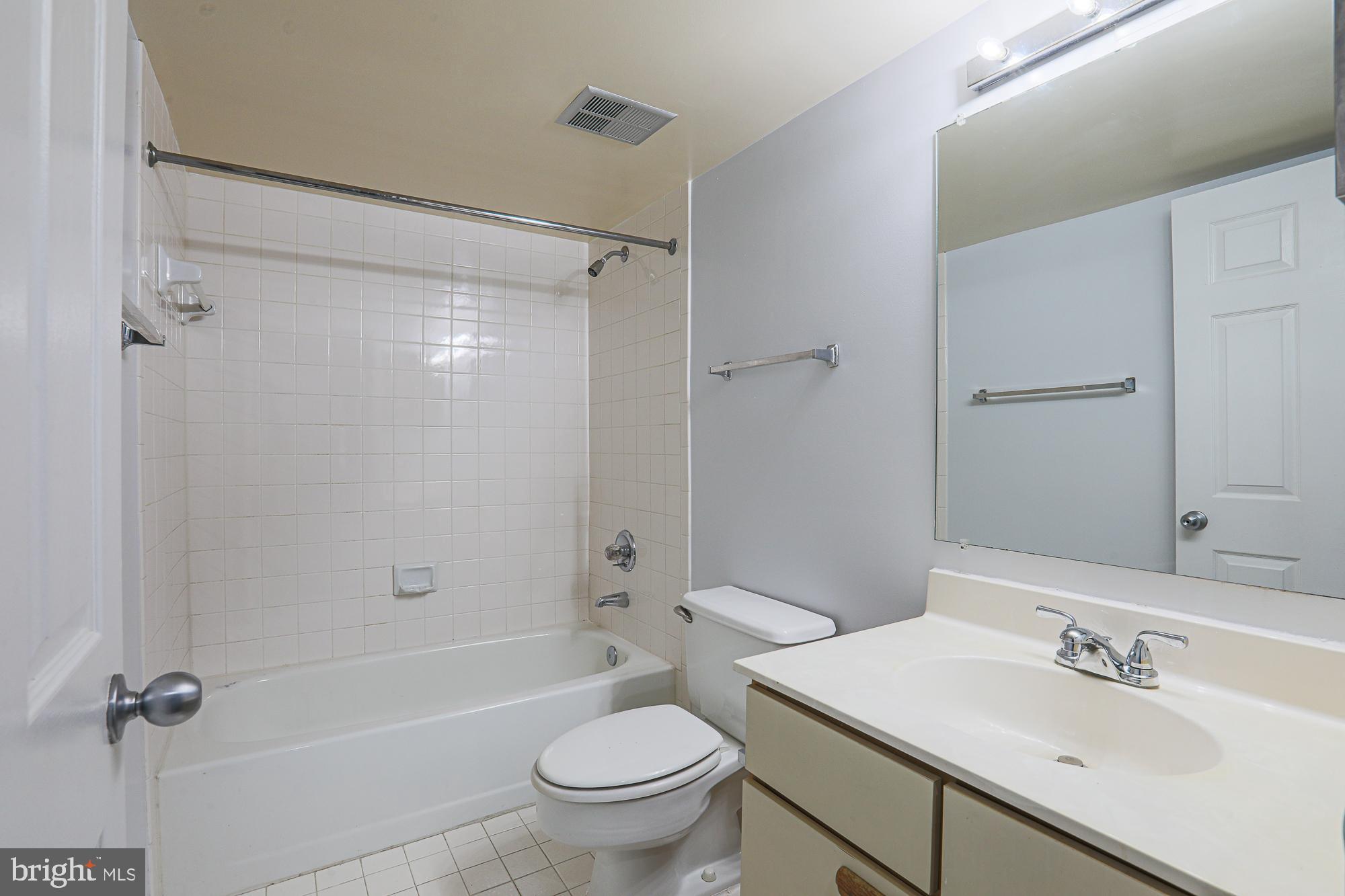 2901 Fallstaff Road, Unit 302 Baltimore, MD 21209 - Photo 22 of 35 Full - Bathroom 1