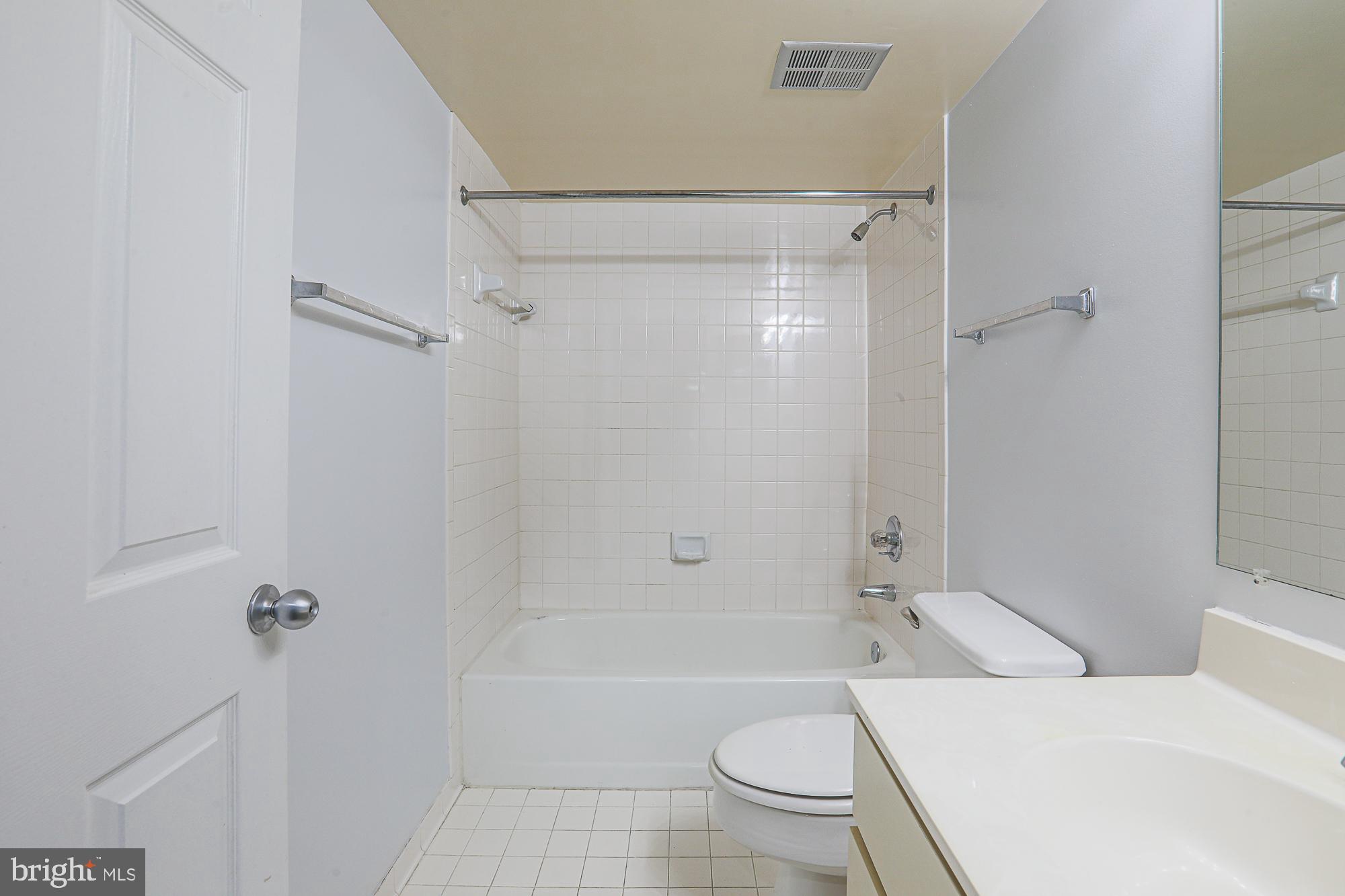 2901 Fallstaff Road, Unit 302 Baltimore, MD 21209 - Photo 23 of 35 Full - Bathroom 1