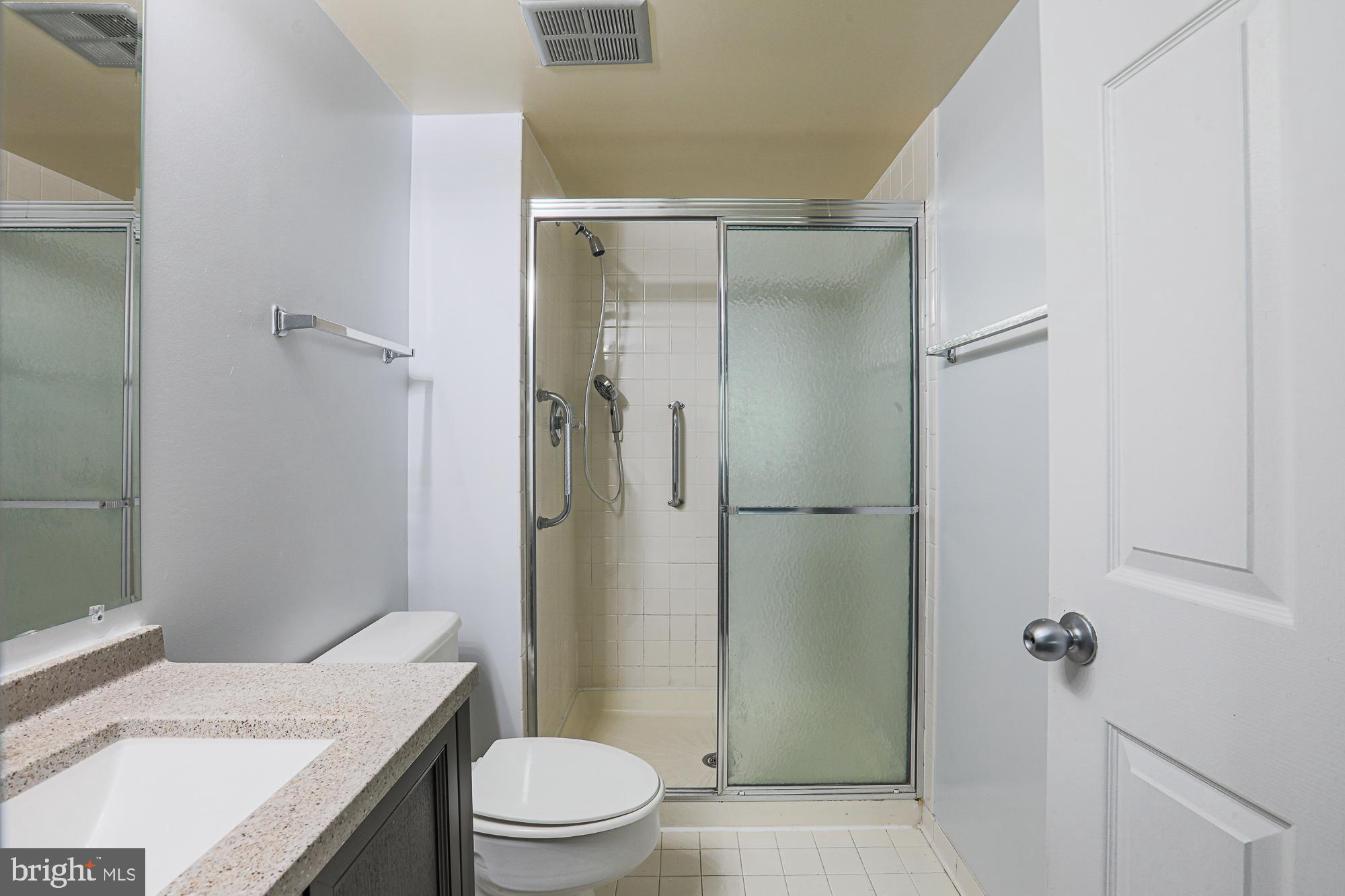 2901 Fallstaff Road, Unit 302 Baltimore, MD 21209 - Photo 25 of 35 Full - Bathroom 2