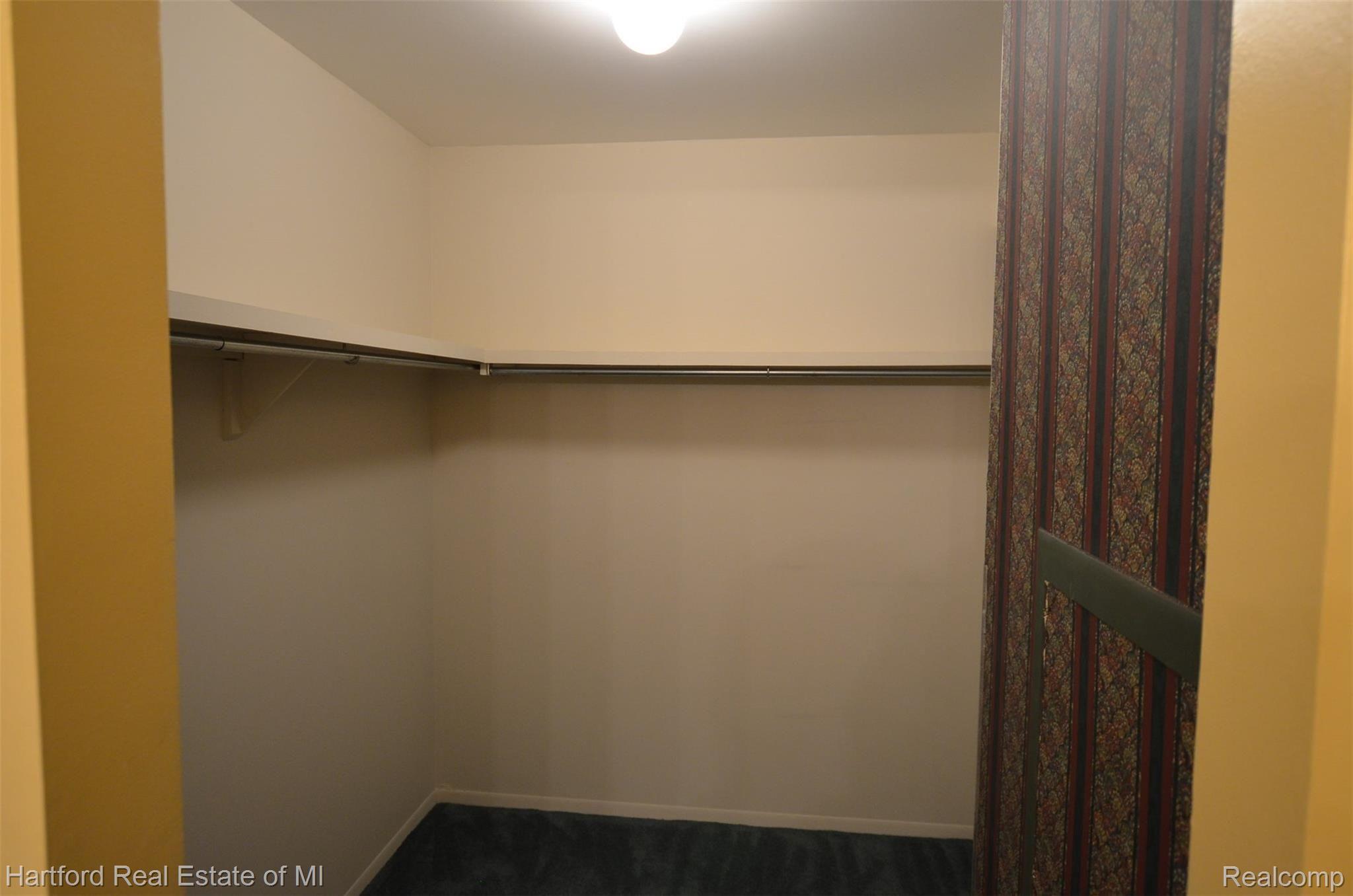 23201 Farmington Road, Unit 32 Farmington, MI 48336 - Photo 24 of 30 DSC_0627.JPG